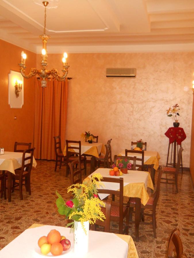 Antico Palazzo Bed & Breakfast Giardini Naxos Exterior foto